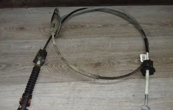Gear shift cable linkage