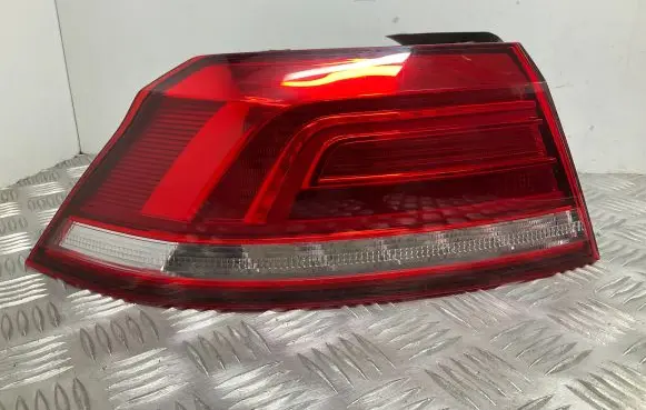 Volkswagen PASSAT B8 Rear/tail lights 3G5945311
