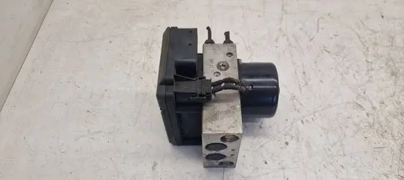 Volvo V70 ABS Pump 9496946 0WR9L26F70 9496945