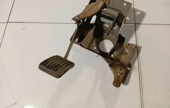 Mitsubishi Space Star Clutch pedal 