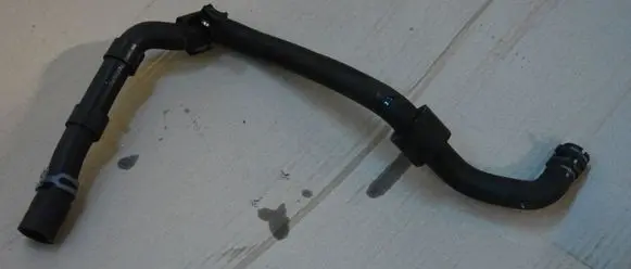 Volkswagen Touran II Engine coolant pipe/hose