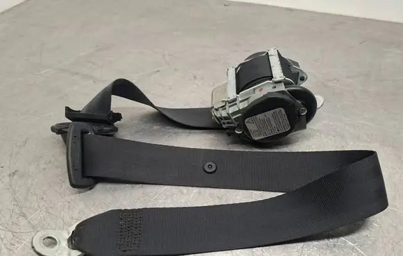 Skoda Octavia Mk2 (1Z) Front seatbelt 1Z0857702C