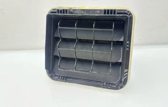 KIA Sportage Quarter panel pressure vent