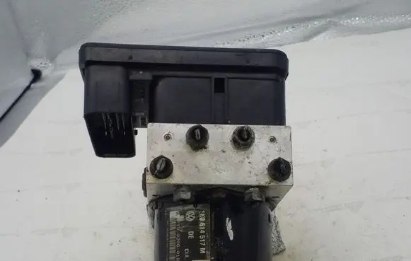 Volkswagen Jetta V ABS Pump 1K0907379Q 10096003553 1K0614517M
