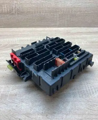 Opel Vectra C Fuse module 13125485