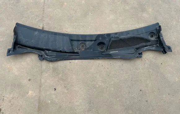 Mercedes-Benz GLA W156 Wiper trim A1768300013 189901