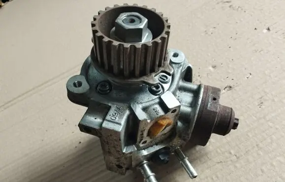 Peugeot 2008 I Fuel injection high pressure pump 9688499680
