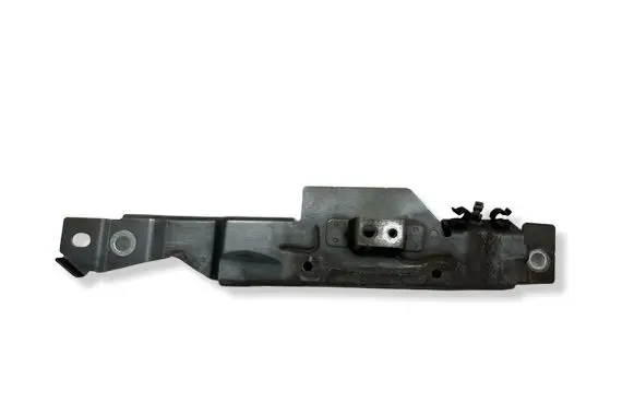 Volvo S90, V90 Fender mounting bracket