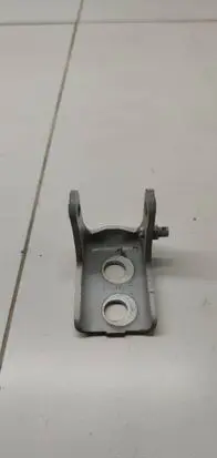 Peugeot 5008 II Front door upper hinge 