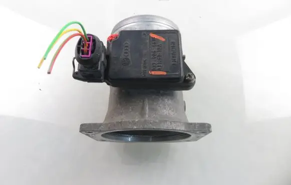 Audi A4 S4 B5 8D Mass air flow meter AFH6010A 037906461B