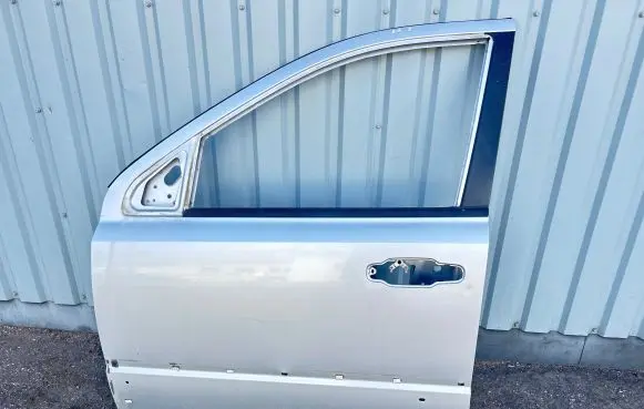 KIA Sorento Front door