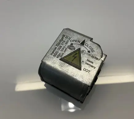 Mercedes-Benz E W211 Headlight ballast module Xenon 5DD00831950
