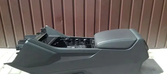 Volkswagen Touareg III Center console