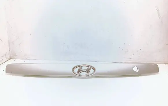 Hyundai Elantra Trunk door license plate light bar 87360ZD200