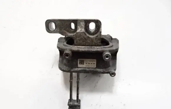 Volkswagen Golf VII Engine mount bracket 5Q0199262CS 10072013 XX4ZF113GA19D