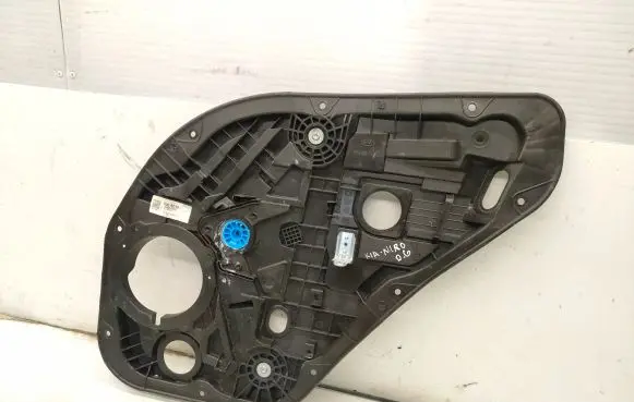 Rear window lifting mechanism without motor