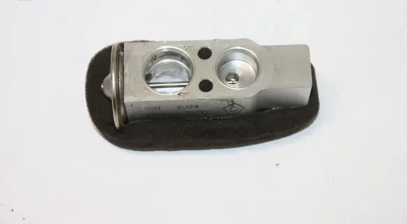 Toyota Auris 150 Air conditioning (A/C) expansion valve 4475003070
