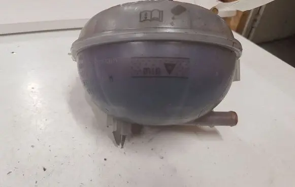 Audi A3 S3 8V Coolant expansion tank/reservoir 5Q0121407