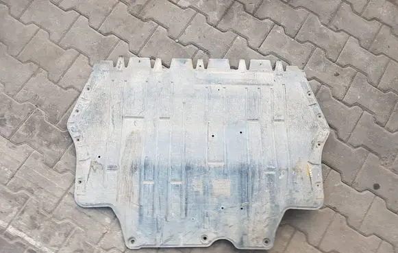 Skoda Yeti (5L) Engine splash shield/under tray 5C0825237