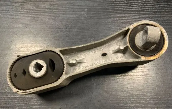 BMW 2 F46 Engine mount bracket 6885786