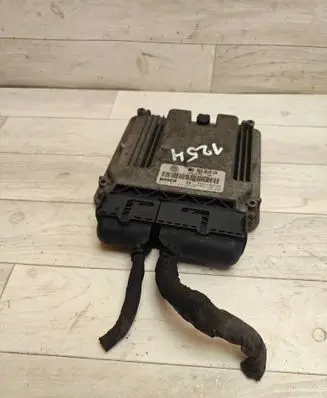 Volkswagen Golf V Engine control unit/module 03G906016AN 1039S08721 0281011477