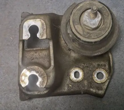 Subaru Outback Engine mount bracket
