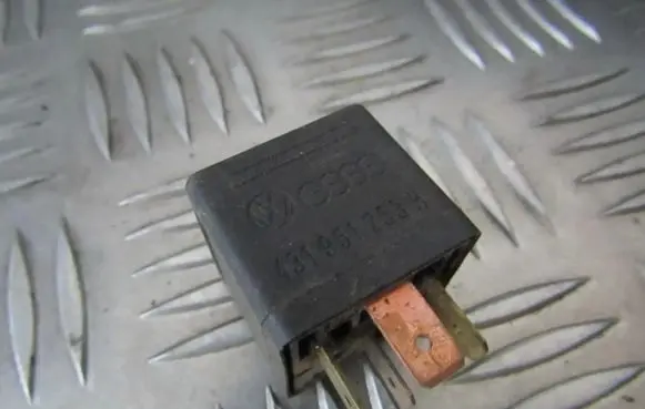Volkswagen Golf IV Other relay 0332014156