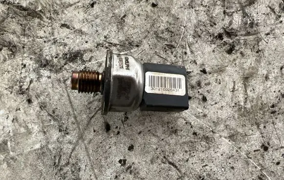 Mercedes-Benz A W176 Fuel pressure sensor 9307Z521A