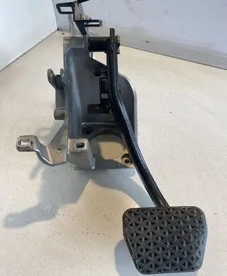 BMW X5 E53 Brake pedal 6752789
