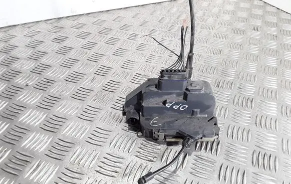 Renault Megane II Front door lock