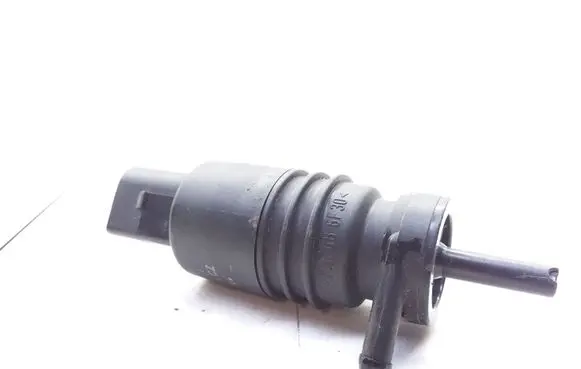 Skoda Octavia Mk1 (1U) Windscreen/windshield washer pump 008022