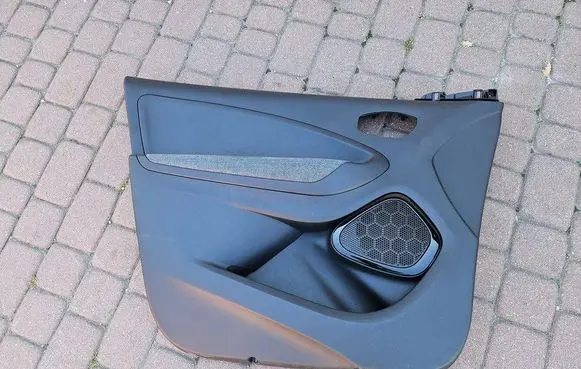 Renault Zoe Coupe rear side trim panel 809015465R-