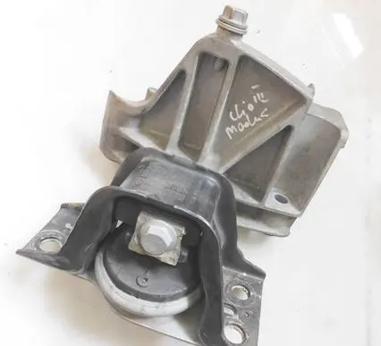 Renault Clio III Engine mount bracket 8200269695