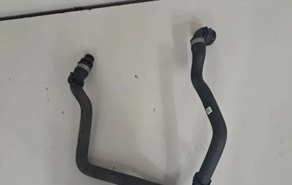 BMW 5 G30 G31 Engine coolant pipe/hose 8602649