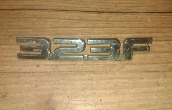 Manufacturer badge logo/emblem