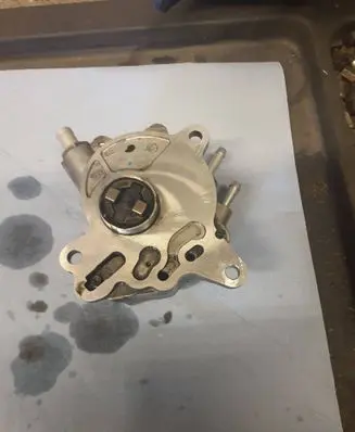Volkswagen PASSAT B6 Vacuum pump 03G145209C V550