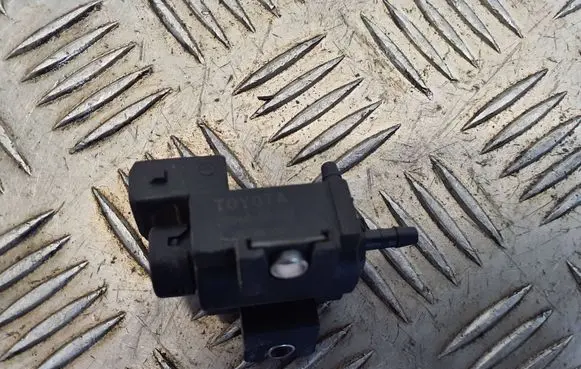 Toyota Avensis T270 Vacuum valve 258600R010 72828606
