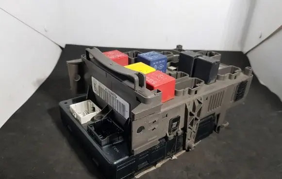 Renault Laguna II Fuse module 8200190285