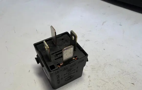Volkswagen Tiguan Other relay 4H0951253A