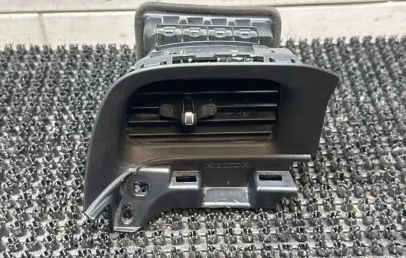 Honda Jazz IV GR Dashboard side air vent grill/cover trim 77620TZA0021