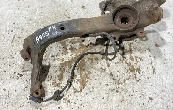 Volkswagen PASSAT B5 Front wheel hub spindle knuckle