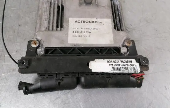Volkswagen PASSAT B6 Engine control unit/module 0281013260 03G906021LR