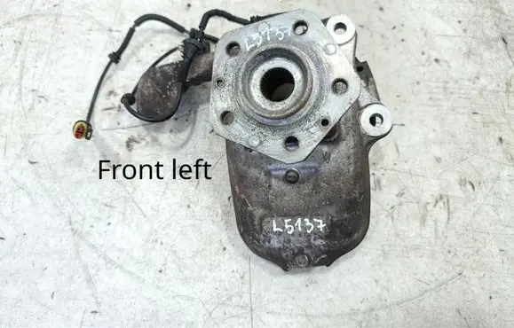 Maserati GranTurismo Front wheel hub spindle knuckle 980139894