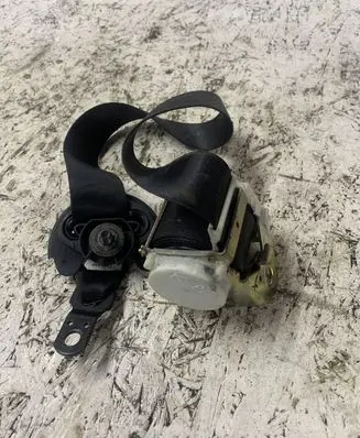 BMW X3 E83 Front seatbelt