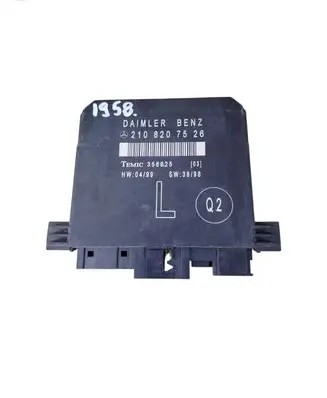 Mercedes-Benz E W210 Door control unit/module 2108207526