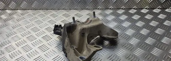 Audi A6 S6 C5 4B Engine mounting bracket 4B0199352B