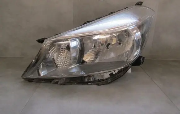 Toyota Yaris Headlight/headlamp