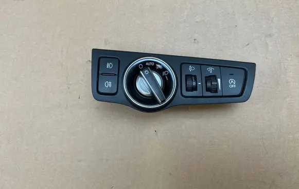 Hyundai i40 Light switch 933003Z200