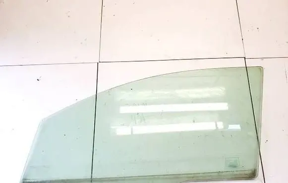 Honda FR-V Front door window glass four-door as2