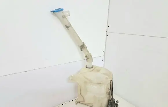 Honda FR-V Windshield washer fluid reservoir/tank